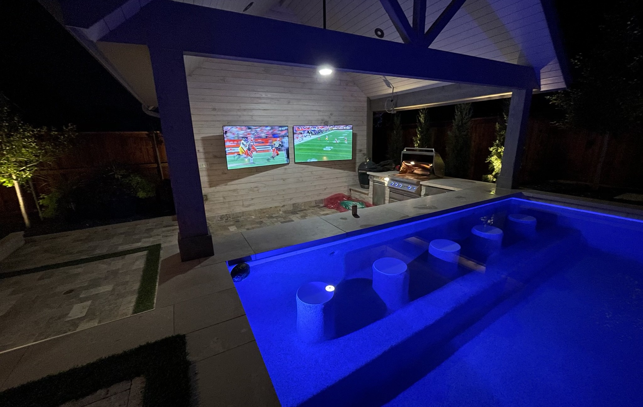 Backyard outdoor entertainment