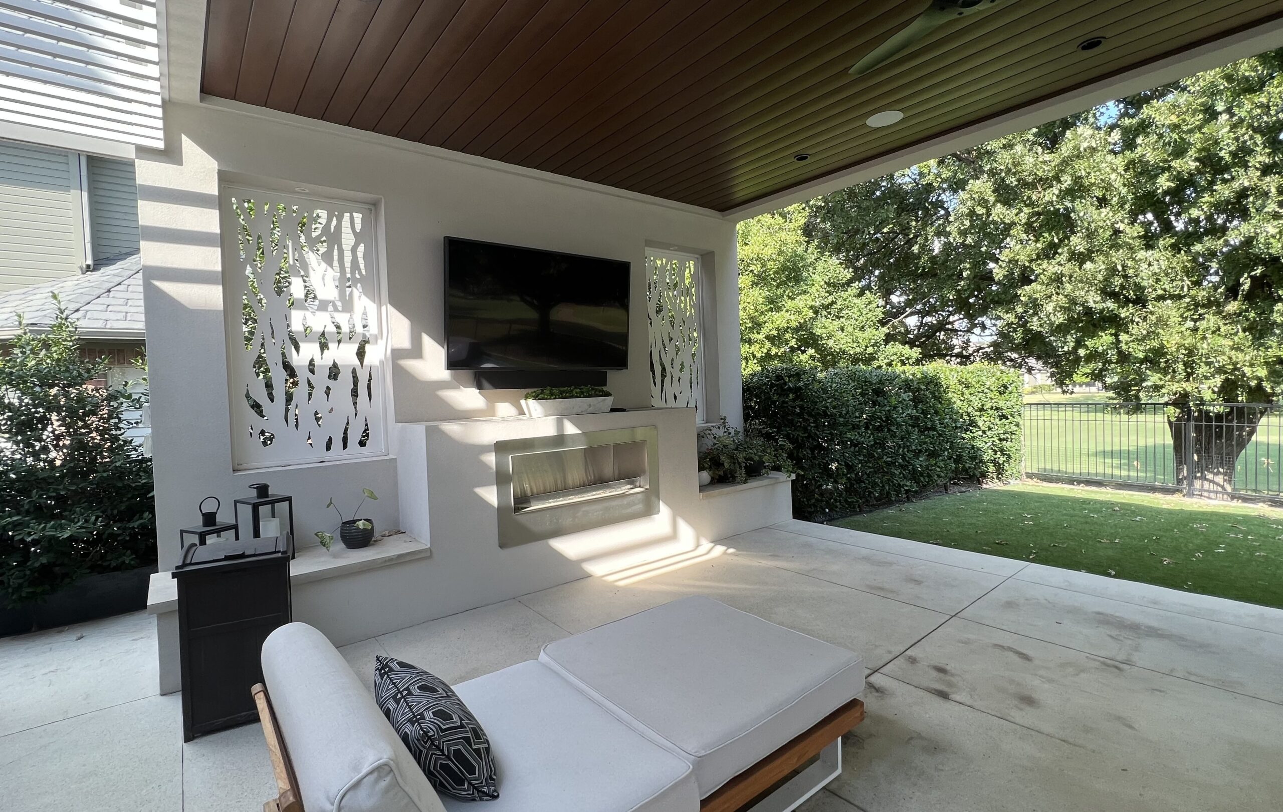 Outdoor patio entertainment system