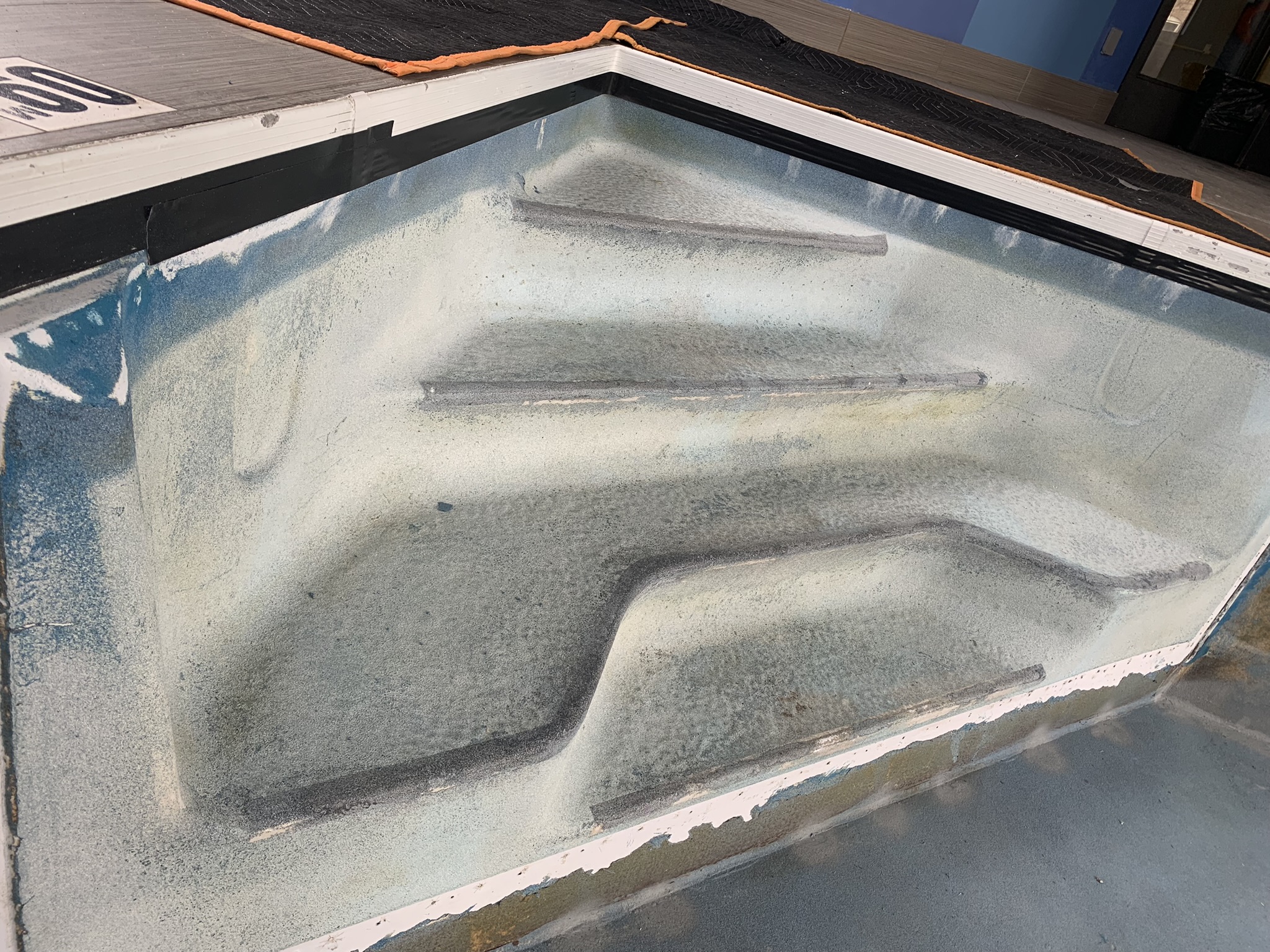 Commercial pool step with anti-slip before