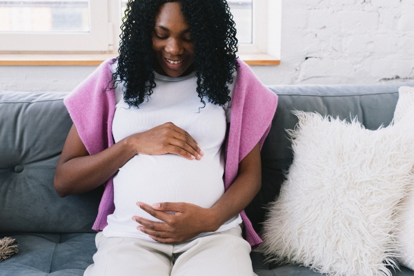 prenatal support a black woman who is pregnant sitting on a therapy couch