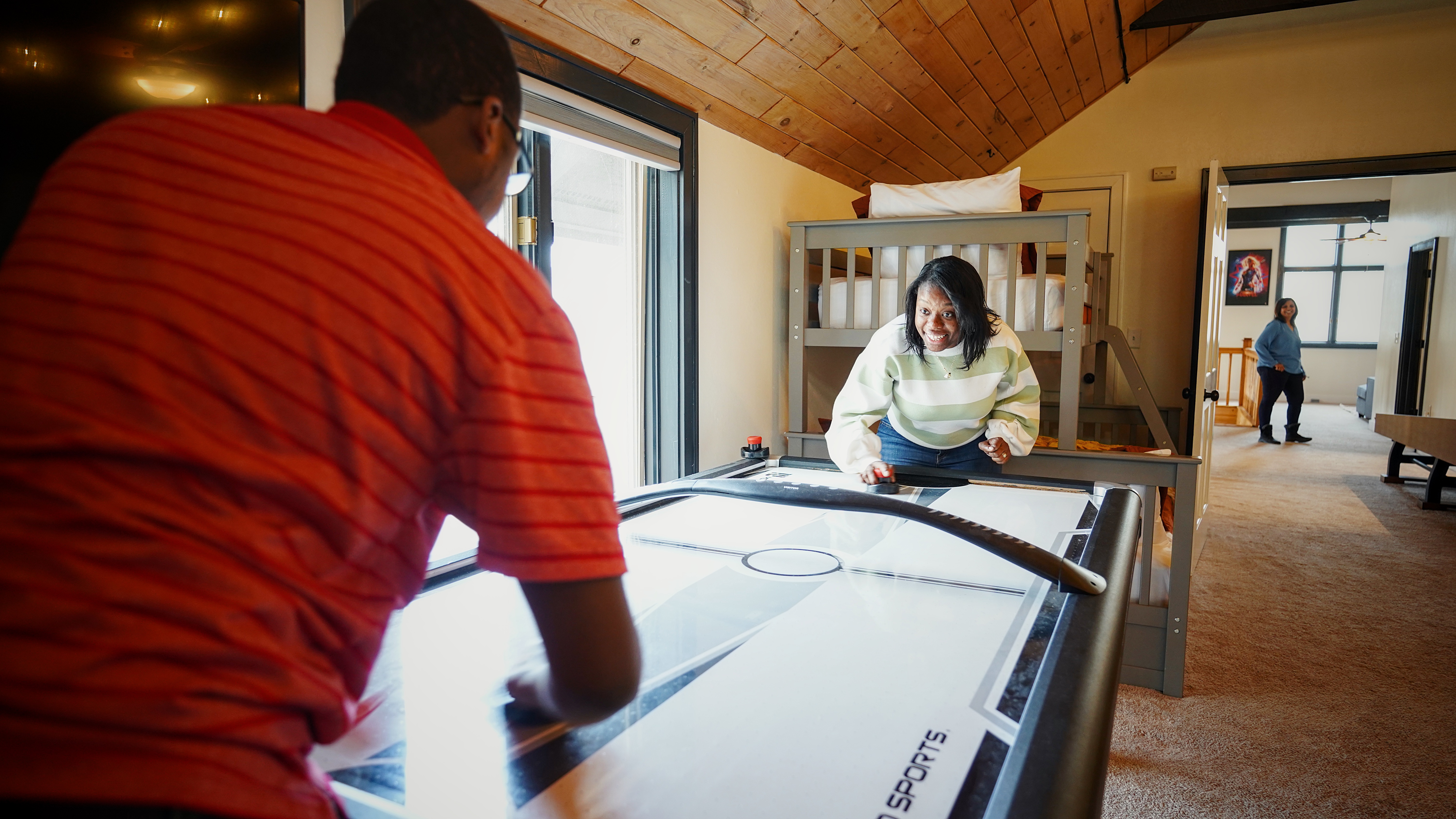 Air hockey table
