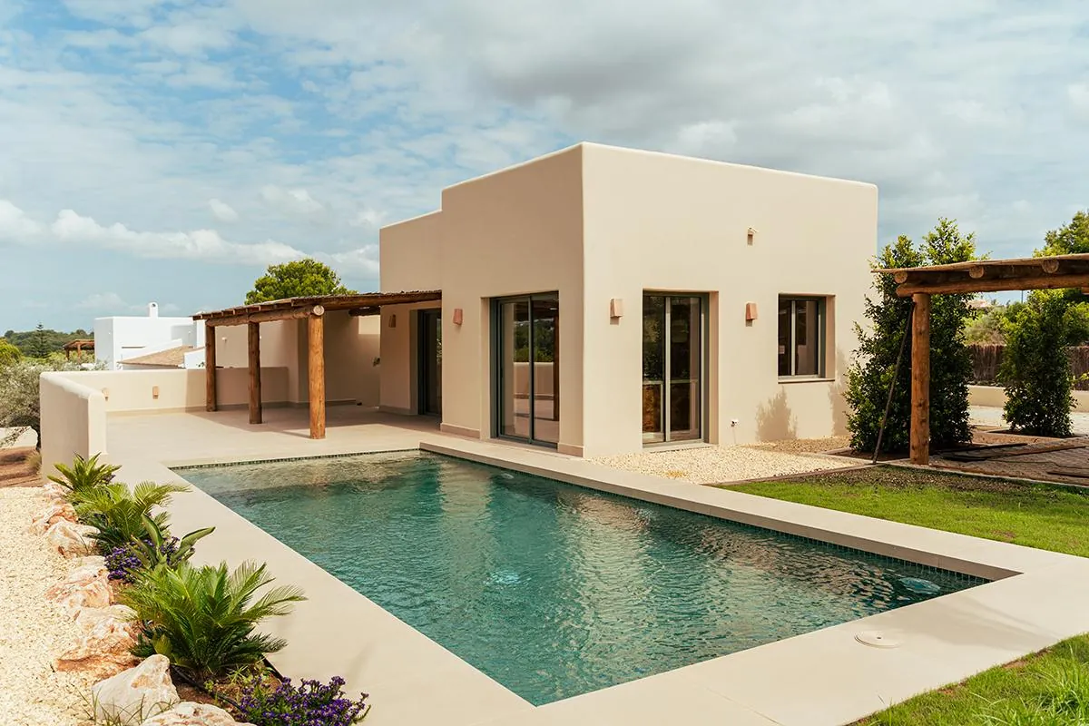 Villa B05 en Jávea: vivienda de una planta con piscina y porche