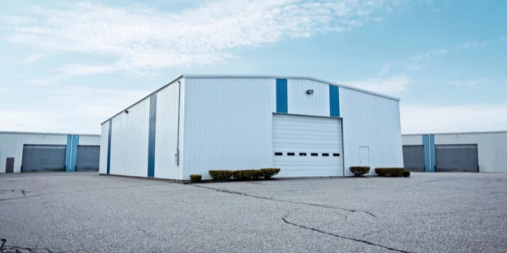 A warehouse with ample amount of space on its roof