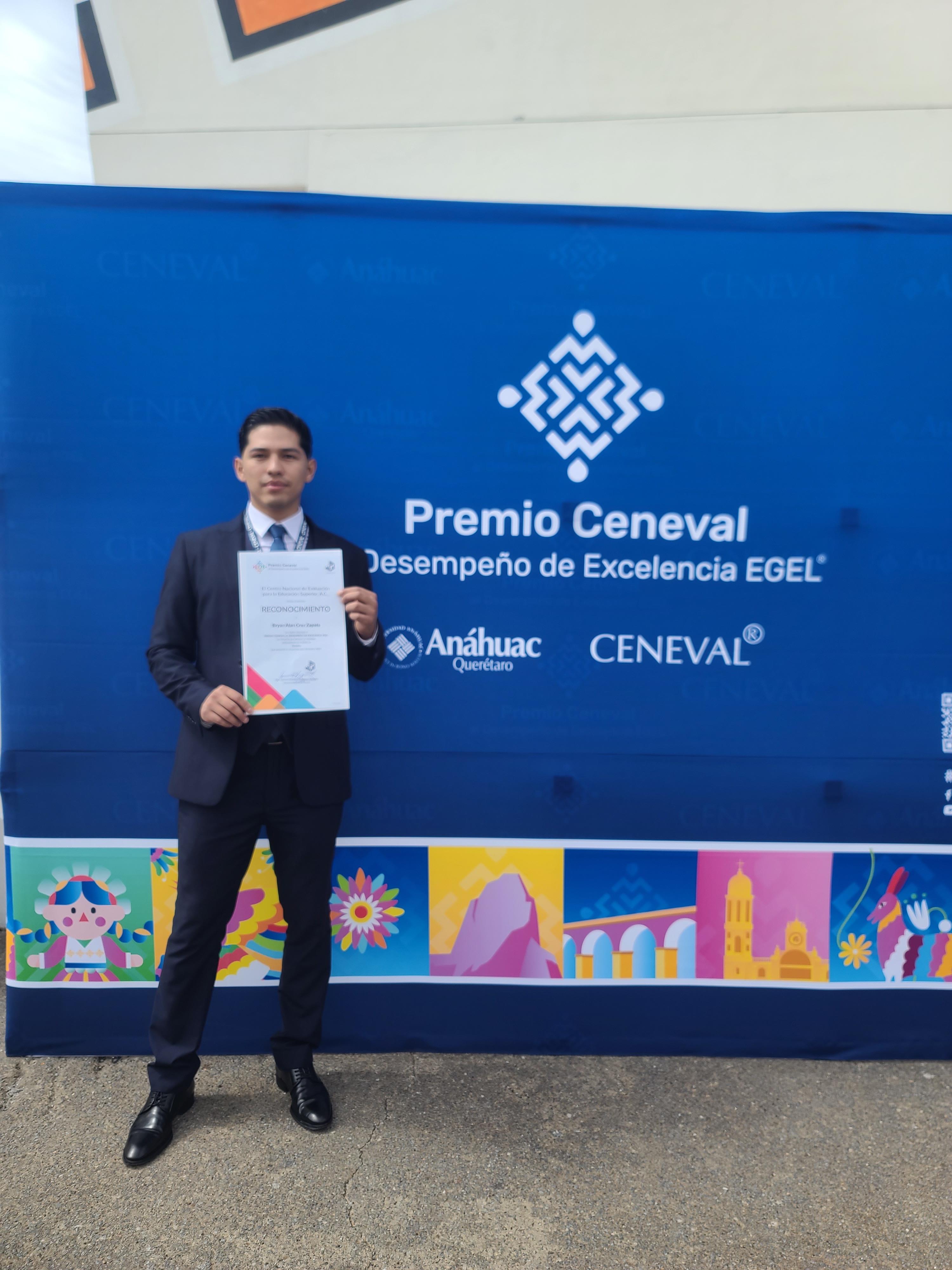 Alan Zapata - Premio Nacional a la Excelencia CENEVAL