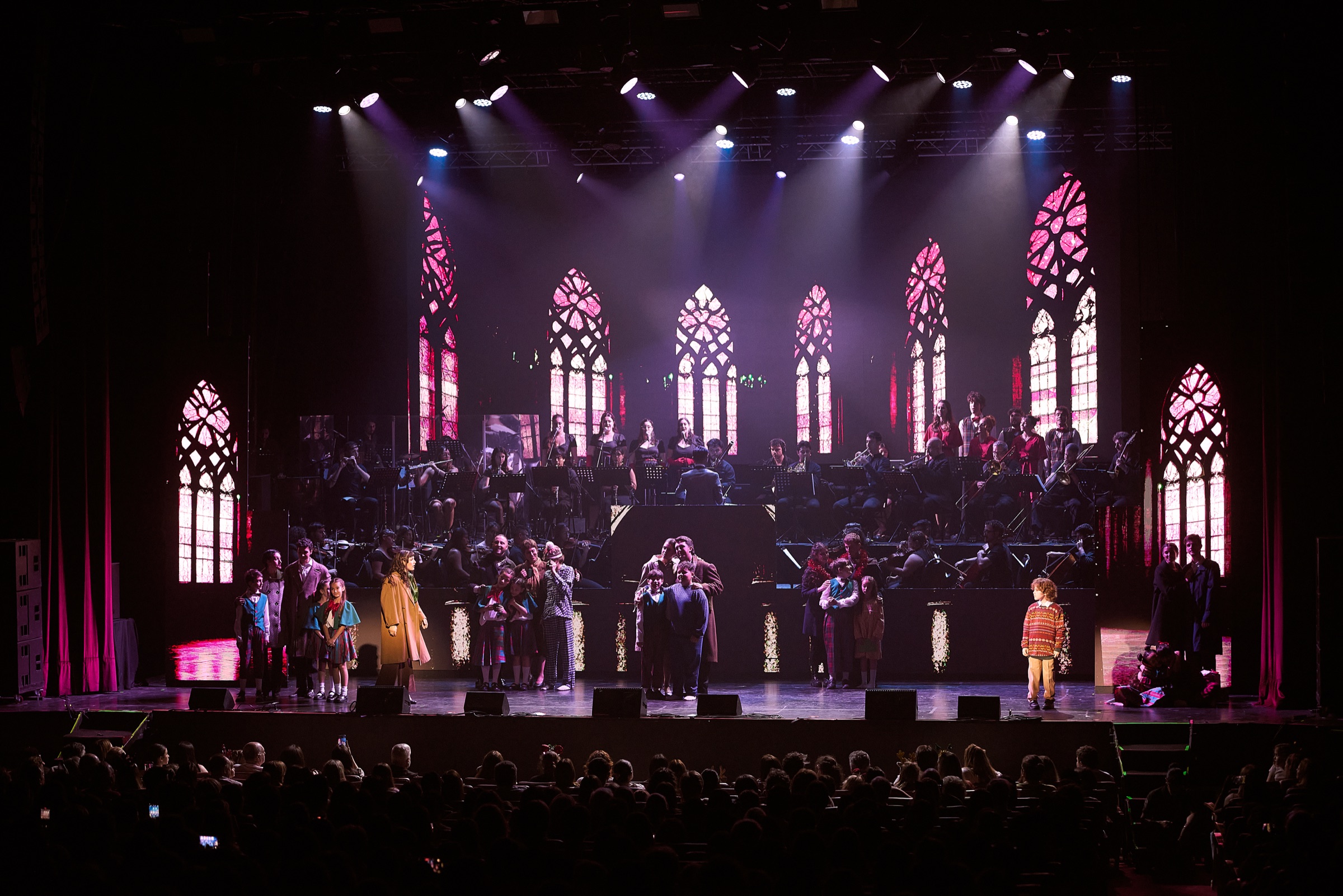 Público disfrutando del concierto de Navidad en las Películas en el teatro