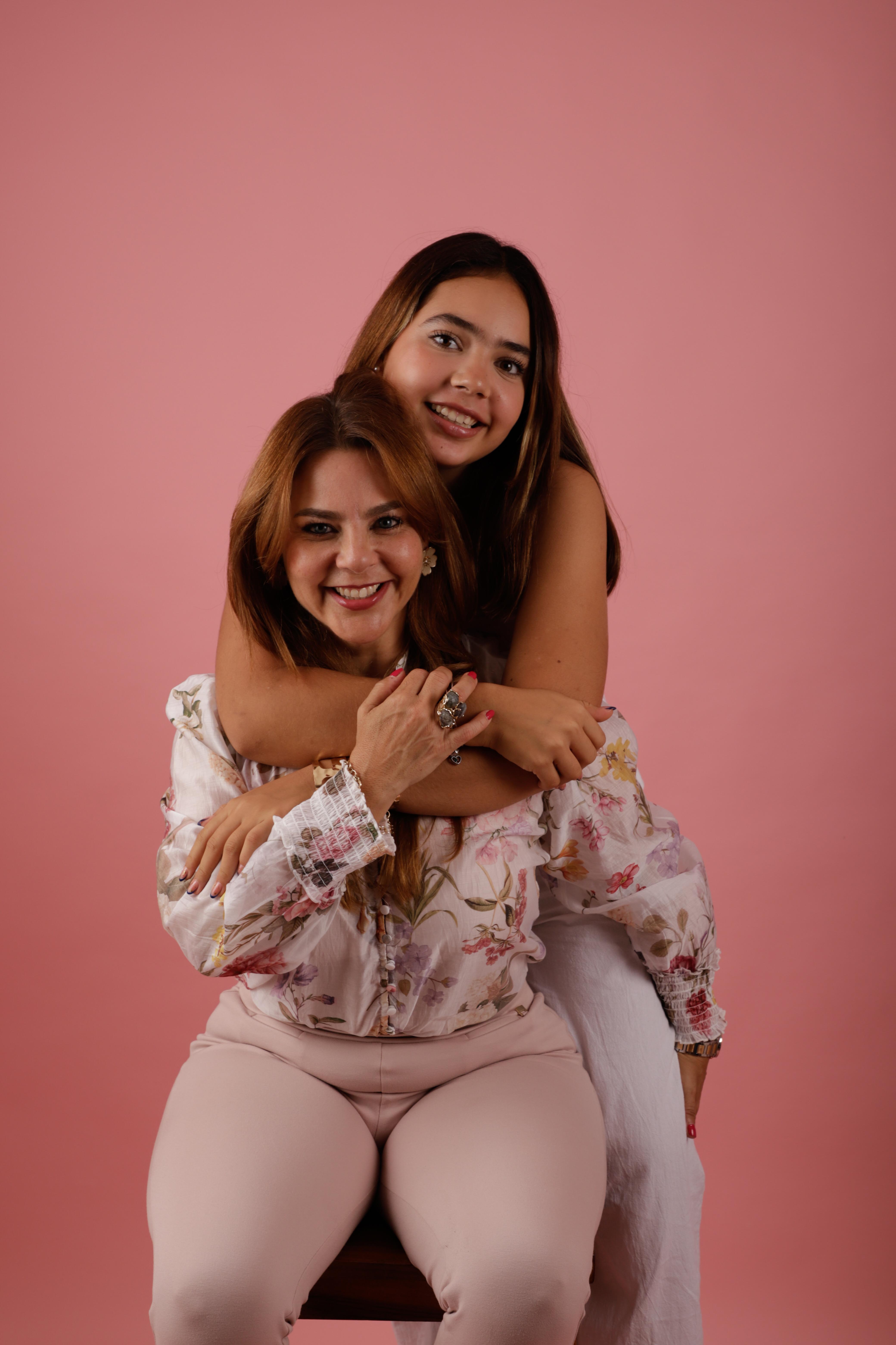 Elisa Eraña con su hija Camila