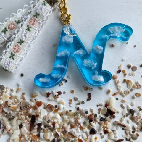 Llaveros elaborados con resina epóxica