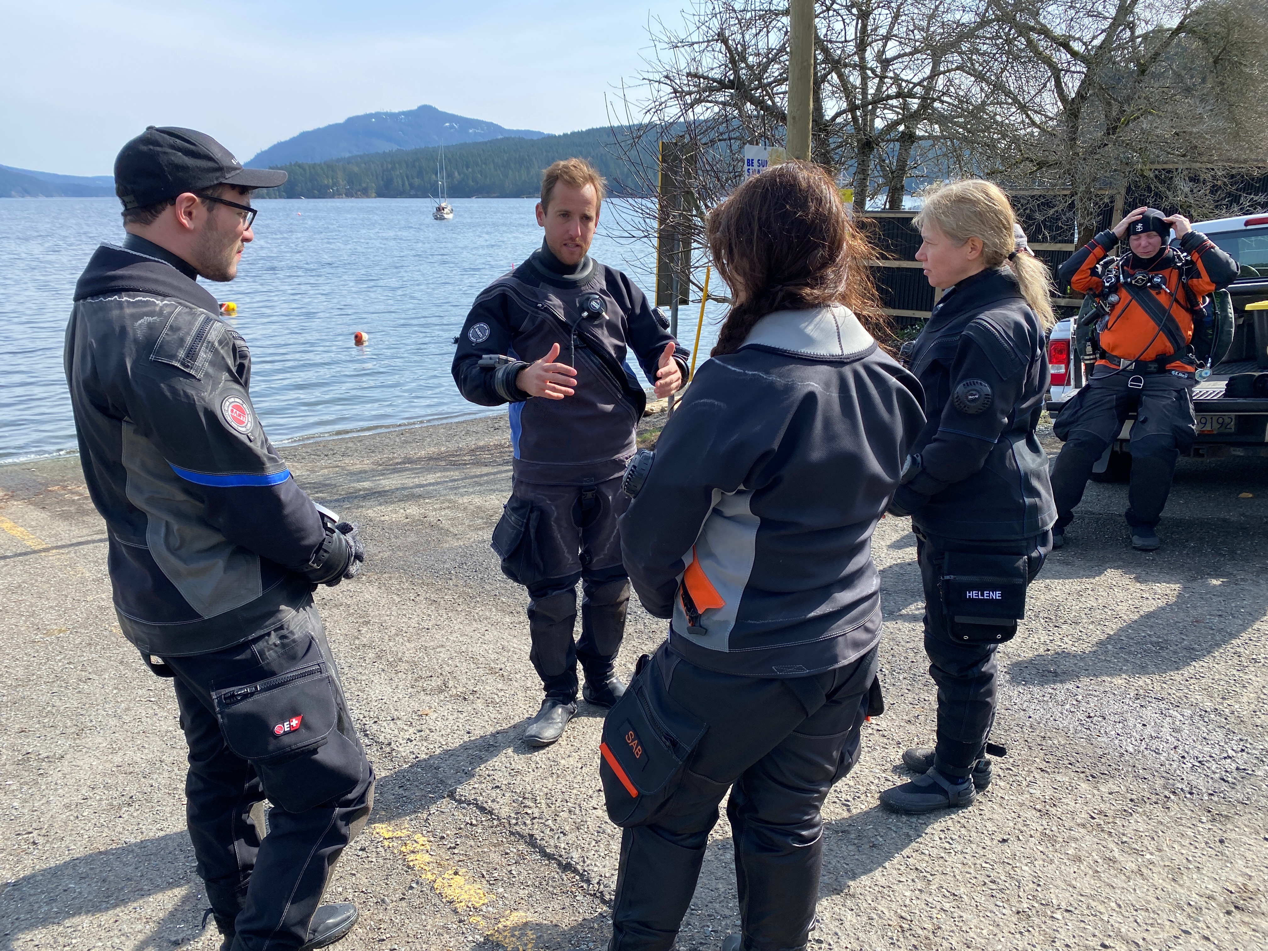 divers debriefing