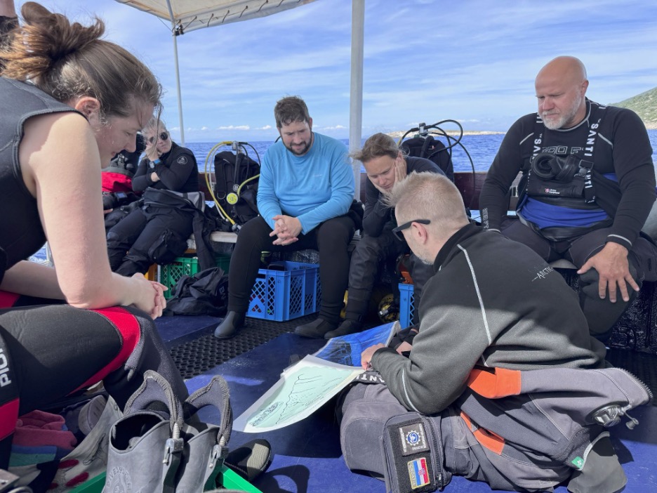 Divers briefing