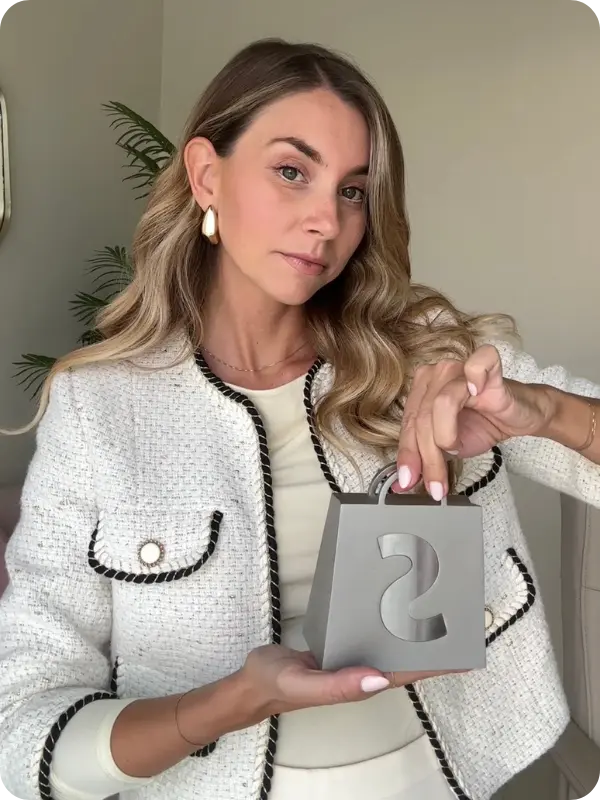 Giorgia con trofeo Shopify