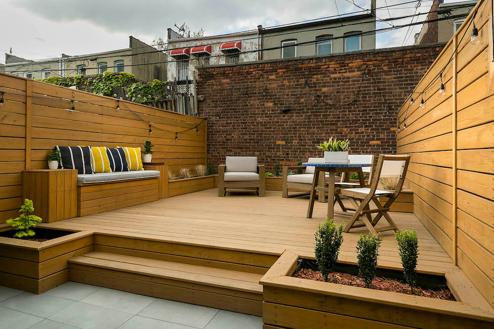 Outdoor deck