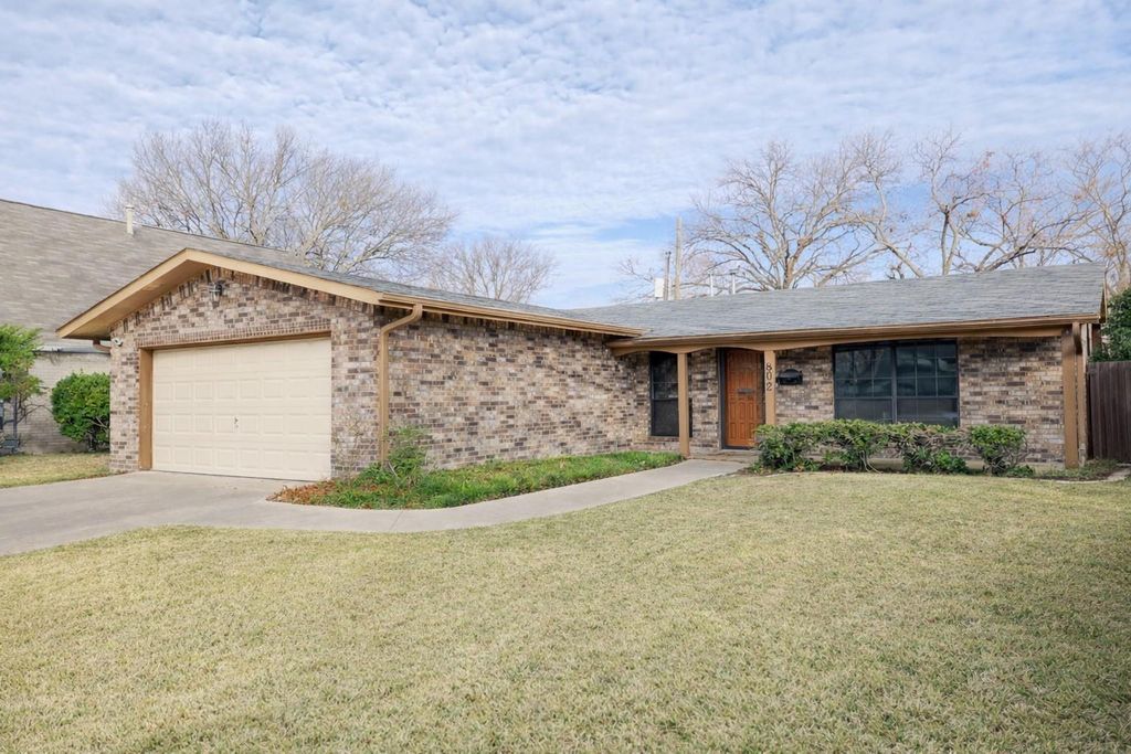 802 Greenhaven Dr, Richardson TX - Leased Jan 2026