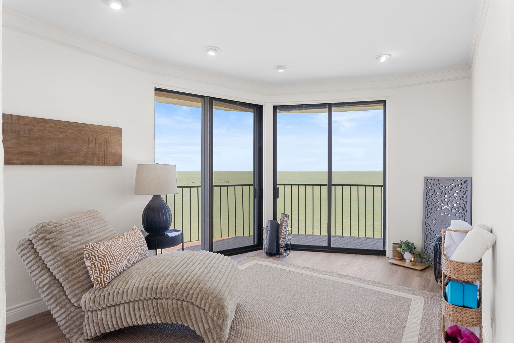 4500 Ocean Drive 5A interior view