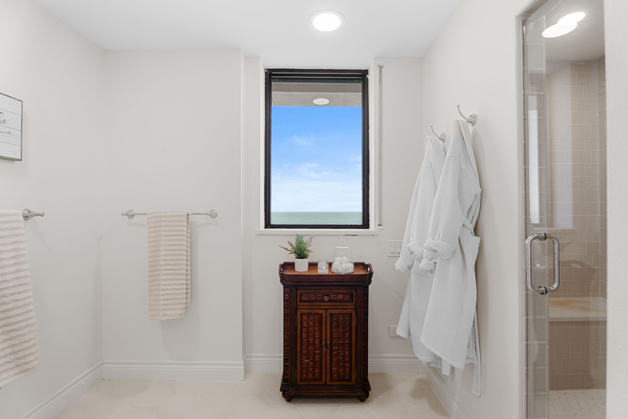 4500 Ocean Drive 5A interior view
