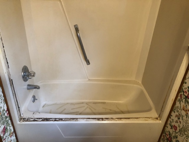 Bathtub before the Clean Cut Tub Step installation