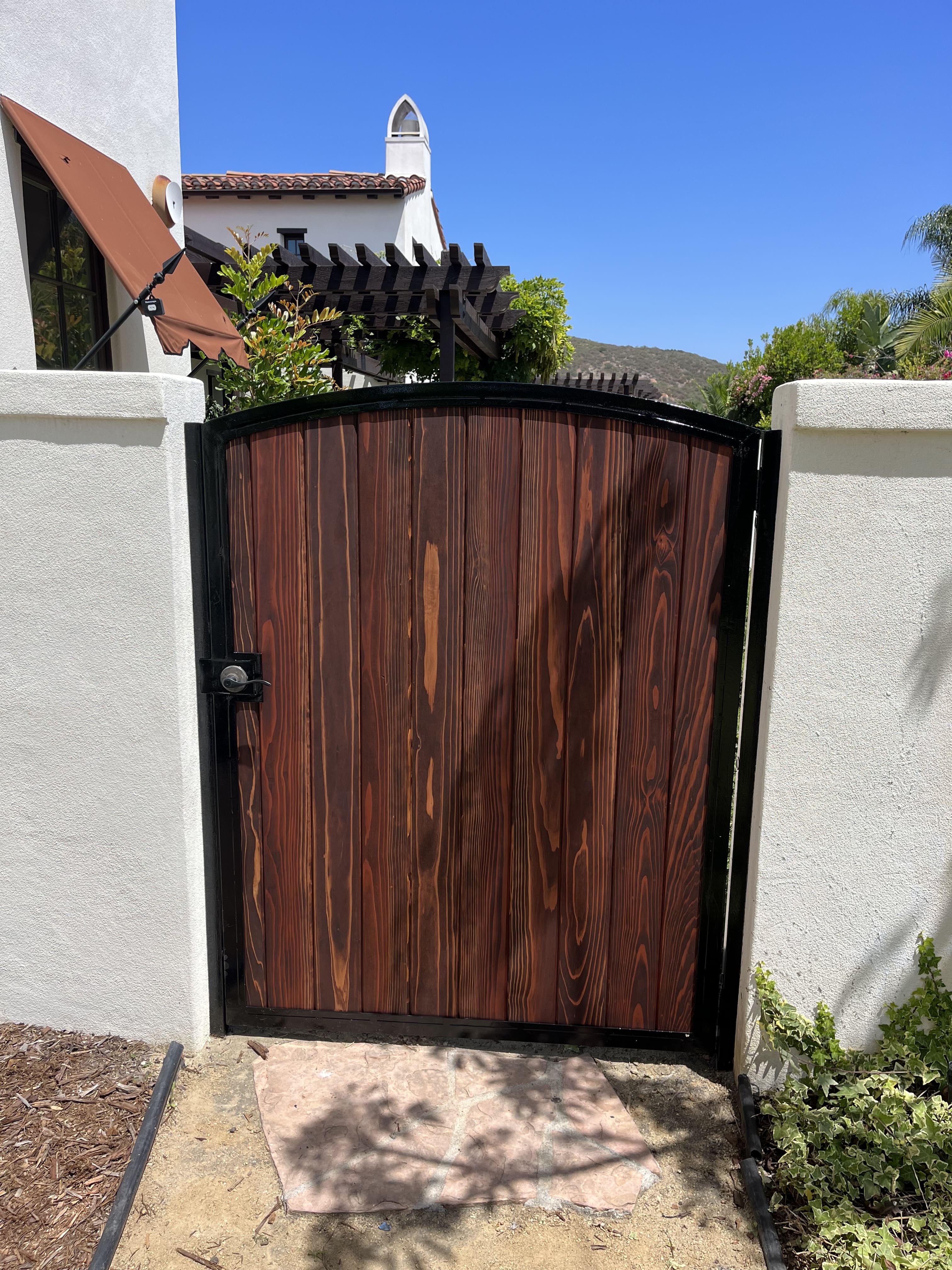 {{ custom_values.service_1 }} in {{custom_values.area_2})