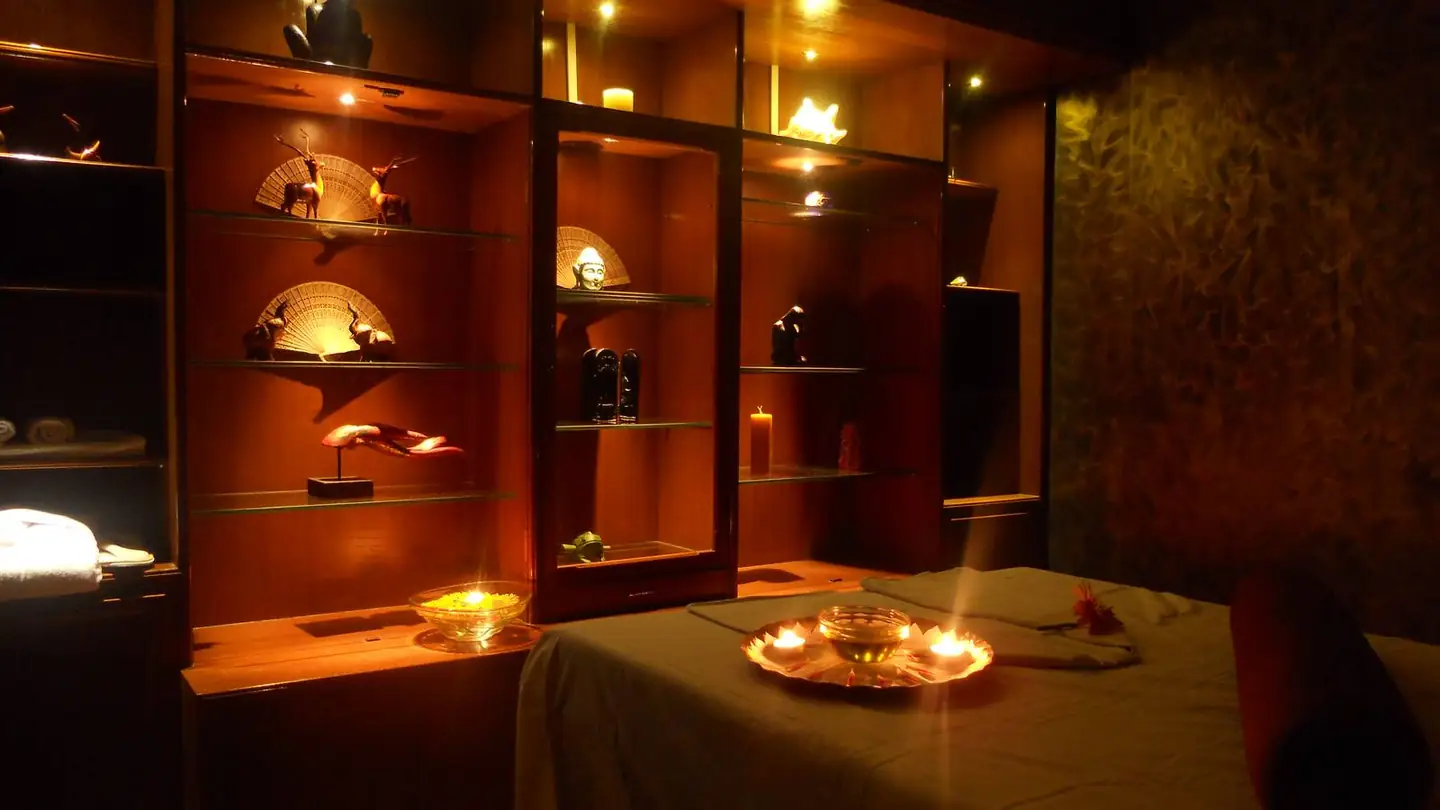 Hangzhou lake and nature experience