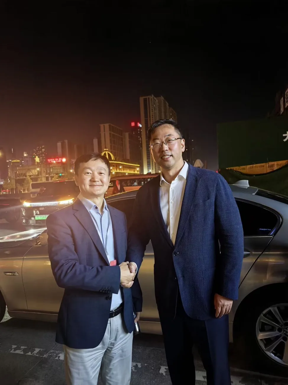 Prime Quality Group Director Alex with Vice Mayor of Dalian Gao Yunpeng at the 2026 Dalian international tourism cooperation program