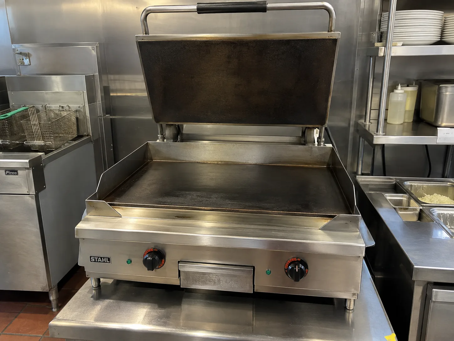 Commercial clamshell griddle ready after control service