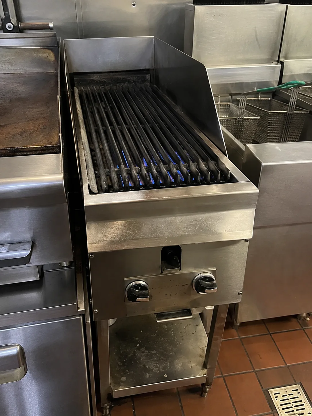 Vulcan countertop charbroiler ready after pilot service