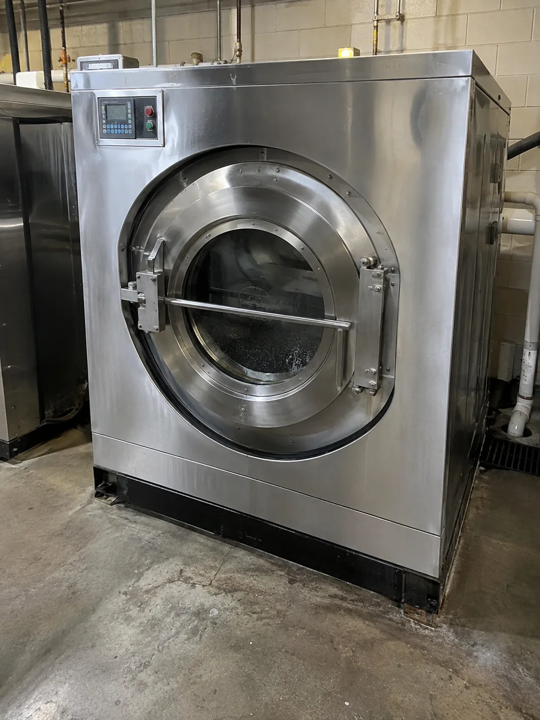 Washer-extractor after vibration service