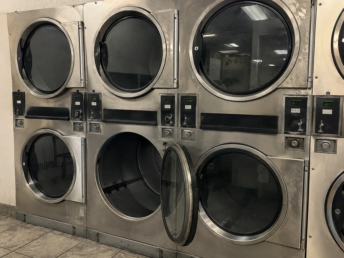 Washer-extractor after vibration service