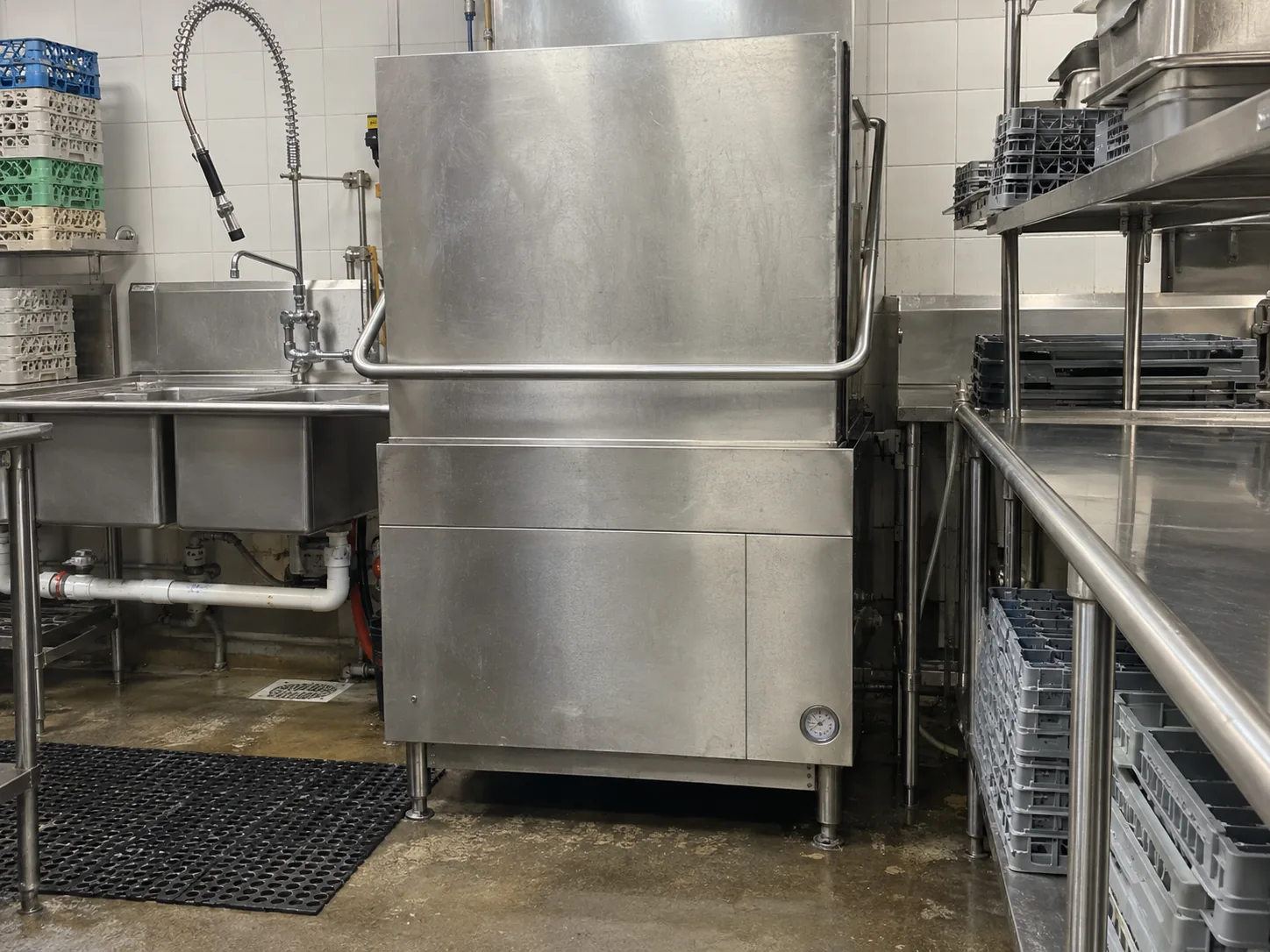 Door-type commercial dishwasher after heating service