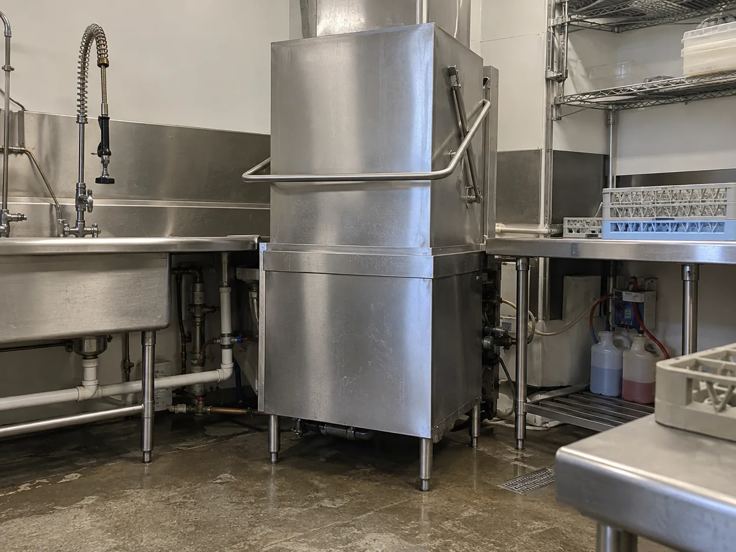Commercial rack dishwasher after wash pump service