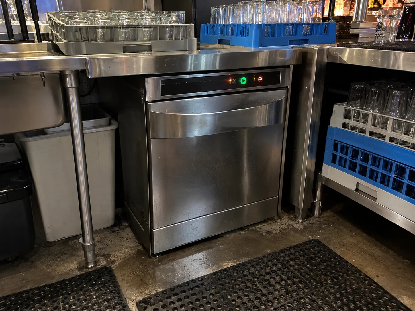 Undercounter commercial glasswasher in a Downtown Tampa restaurant
