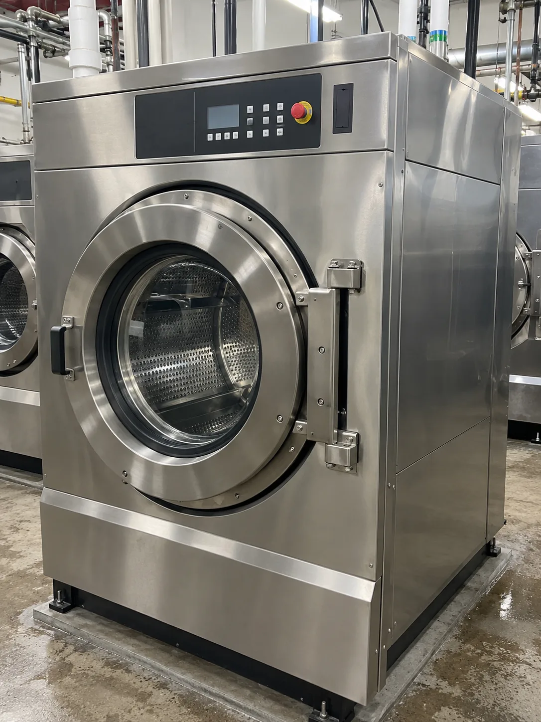 Commercial drum washer-extractor after service