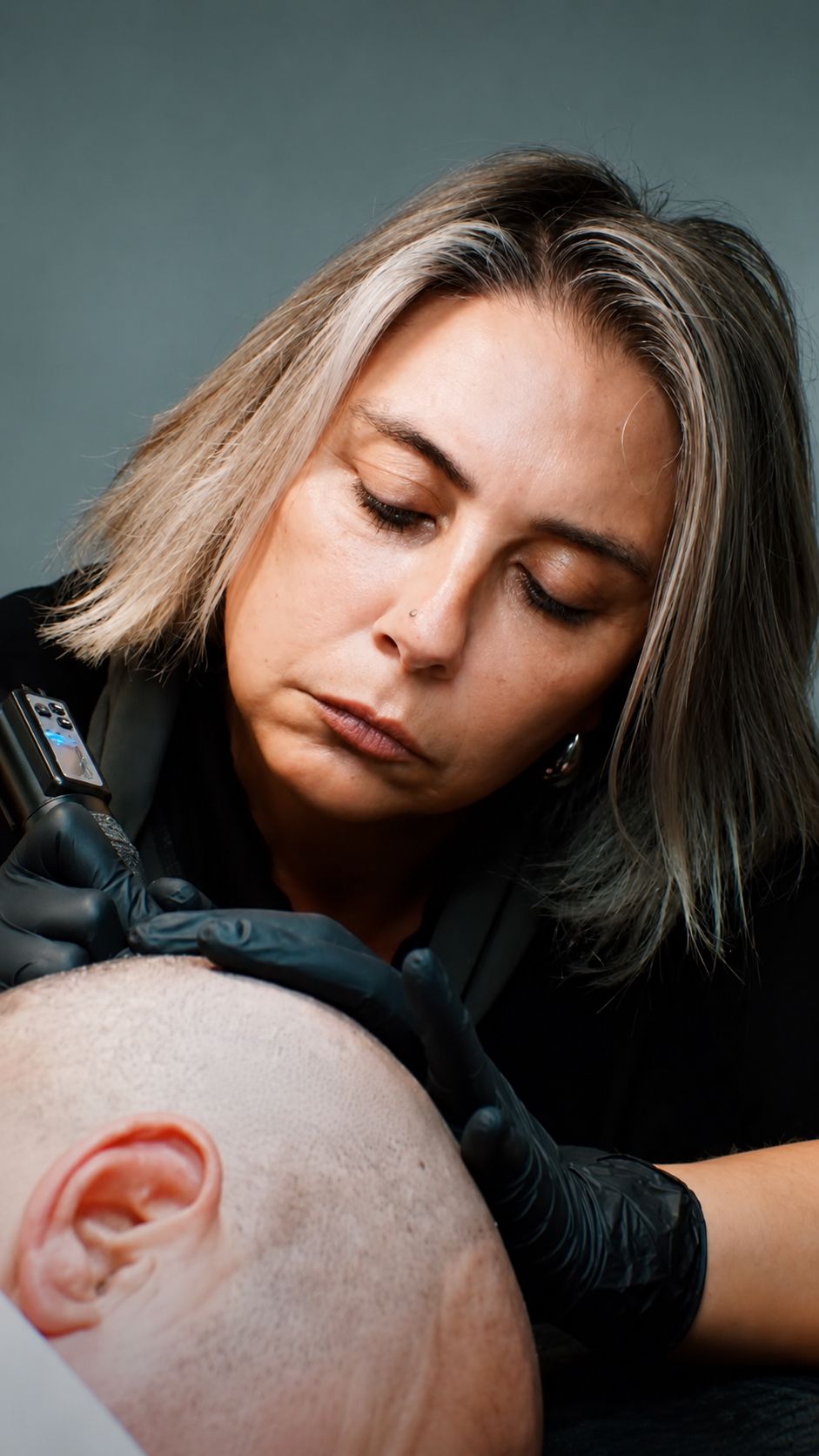 Eva, especialista en micropigmentación capilar en Fuengirola