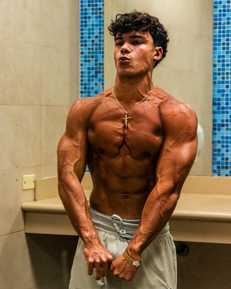 Sergio in a most-muscular pose showing conditioning and definition
