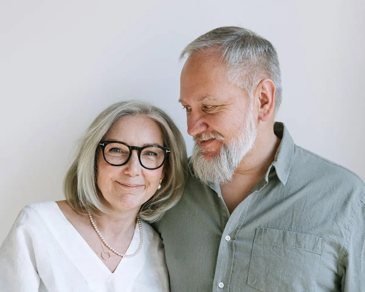 Smiling senior couple (stock photo)
