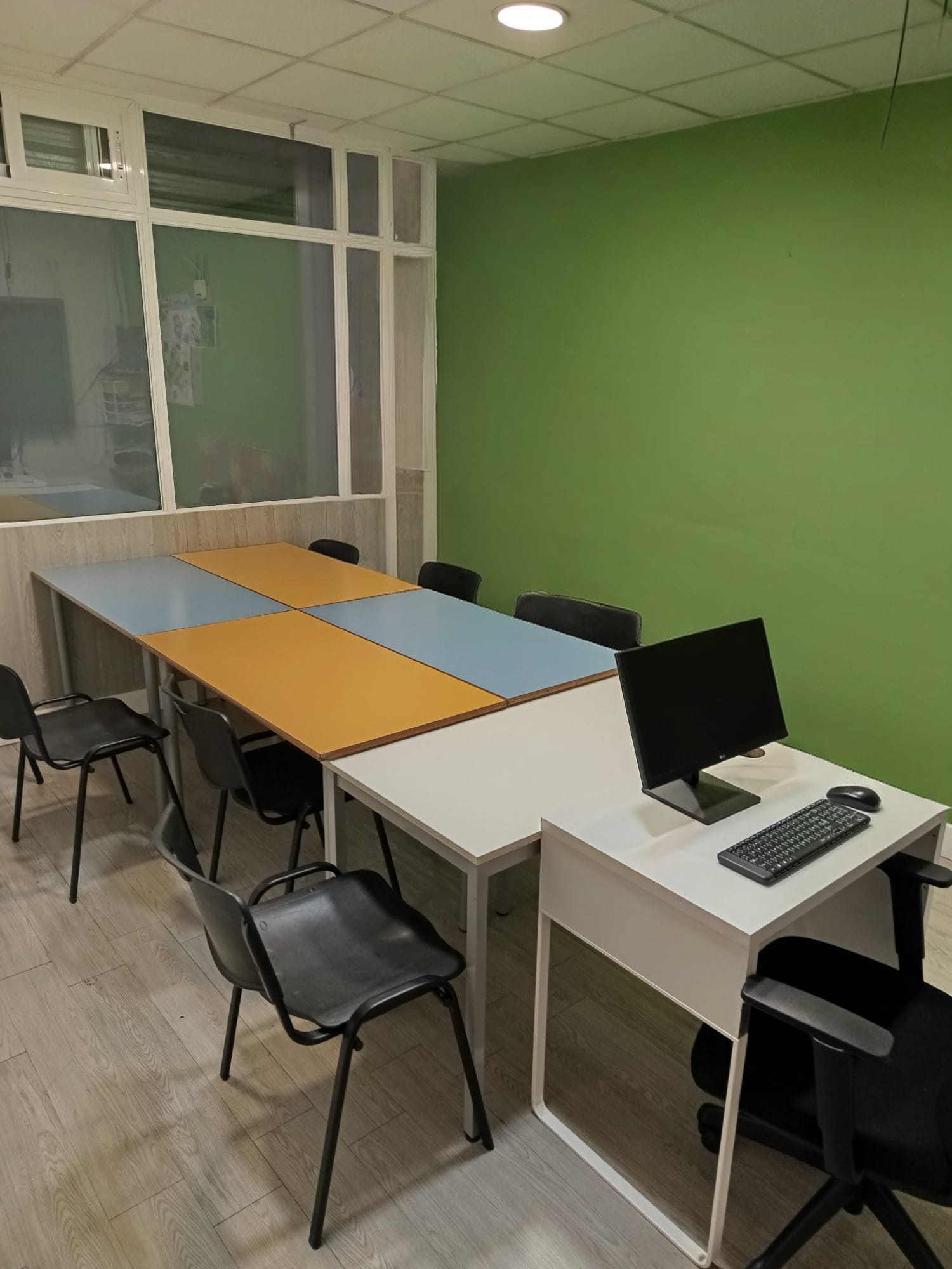 Aula de AfterSchool Academy