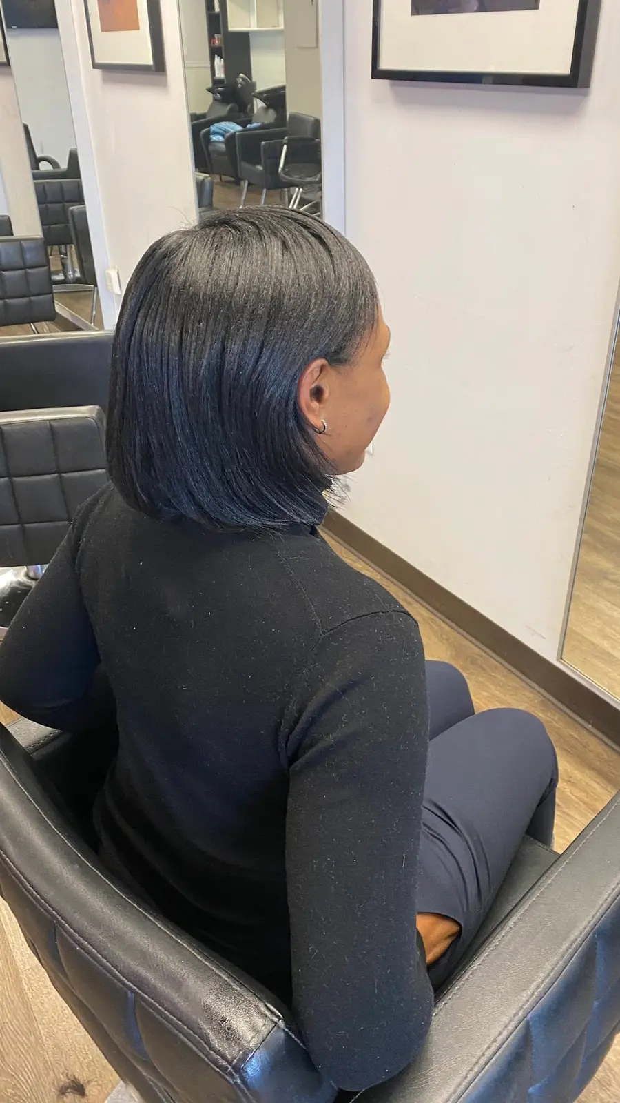 Carré bleu-noir lisse