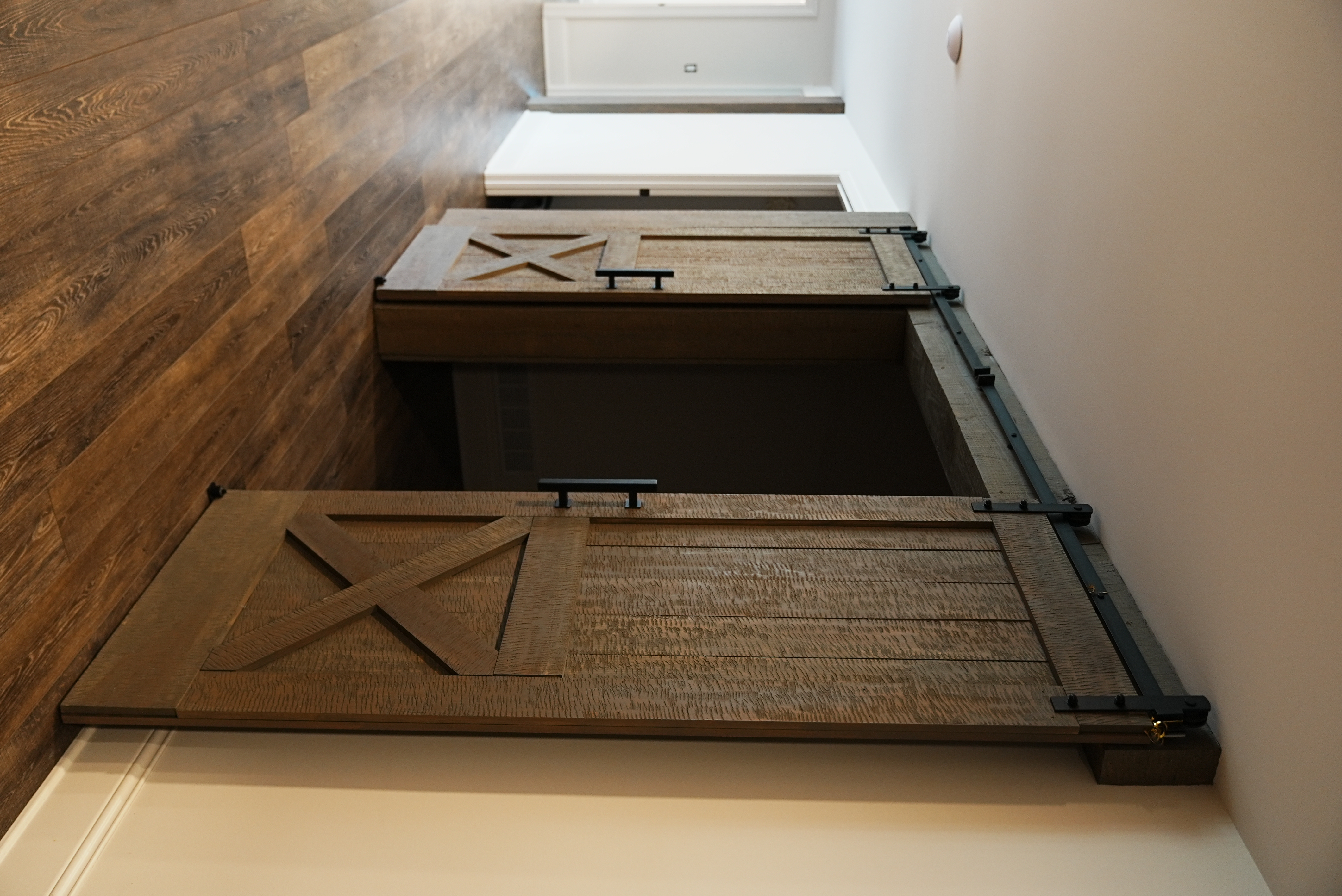 Sliding barn doors in the hallway