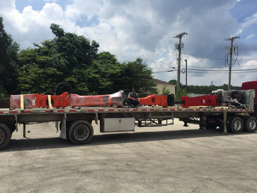 Hydraulic equipment loaded on a service trailer