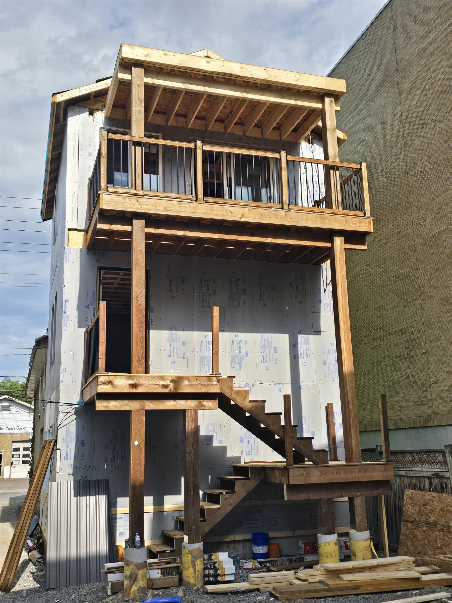 Multi-level deck built by Golden Carpentry Ottawa