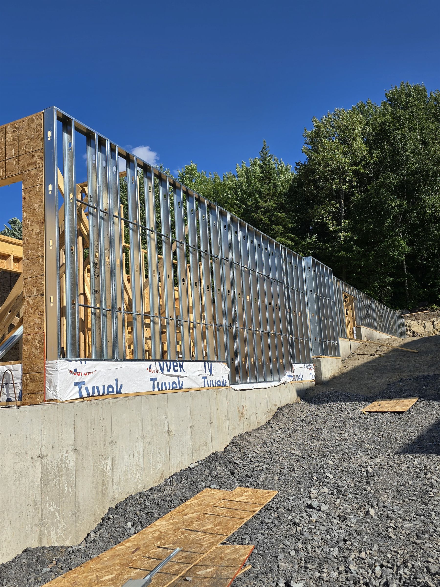 Long steel stud wall on foundation, hybrid steel and wood framing