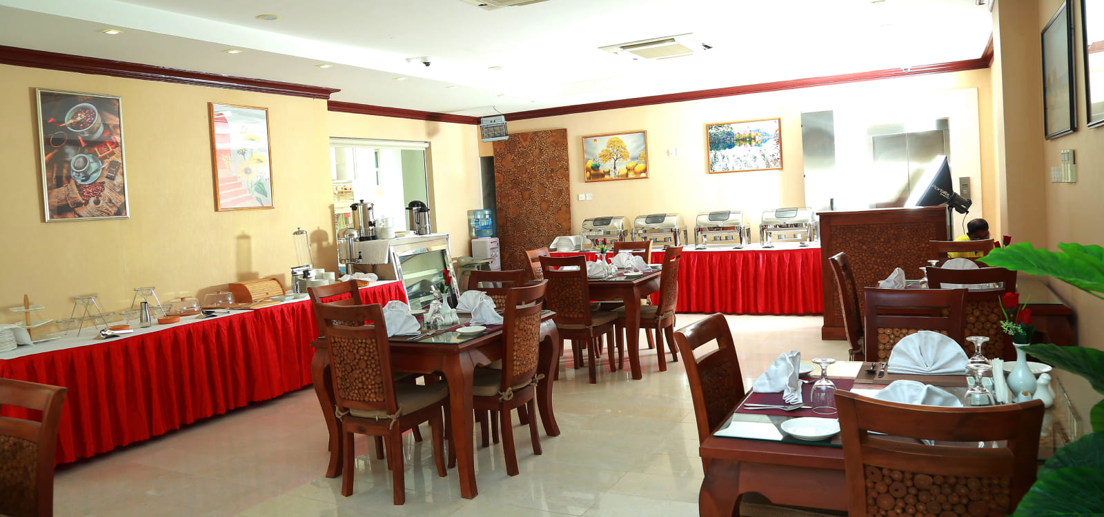 Royal Hotel restaurant — view 1