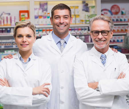 pharmacy-team-smiling
