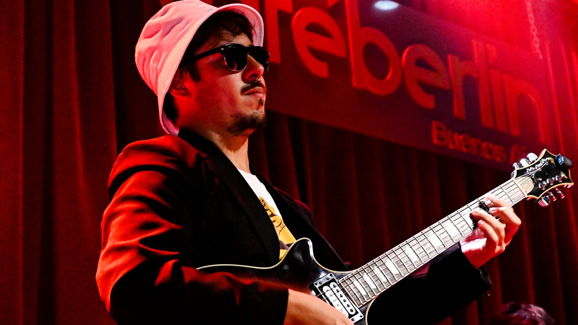 Demian Nuñez, guitarra