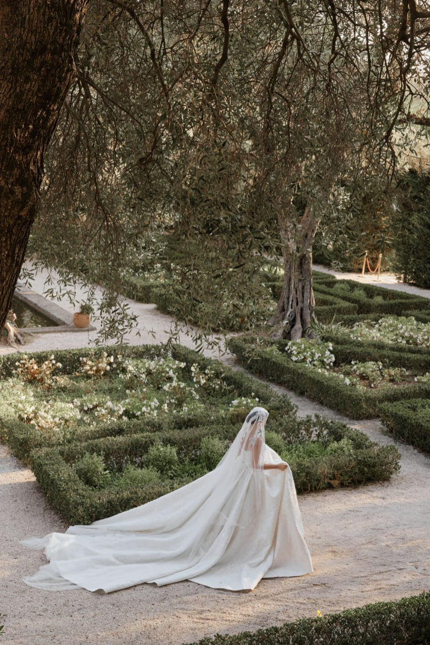 European palace wedding venue at golden hour - Lubov Lisitsa European palace wedding venue at golden hour - Lubov Lisitsa