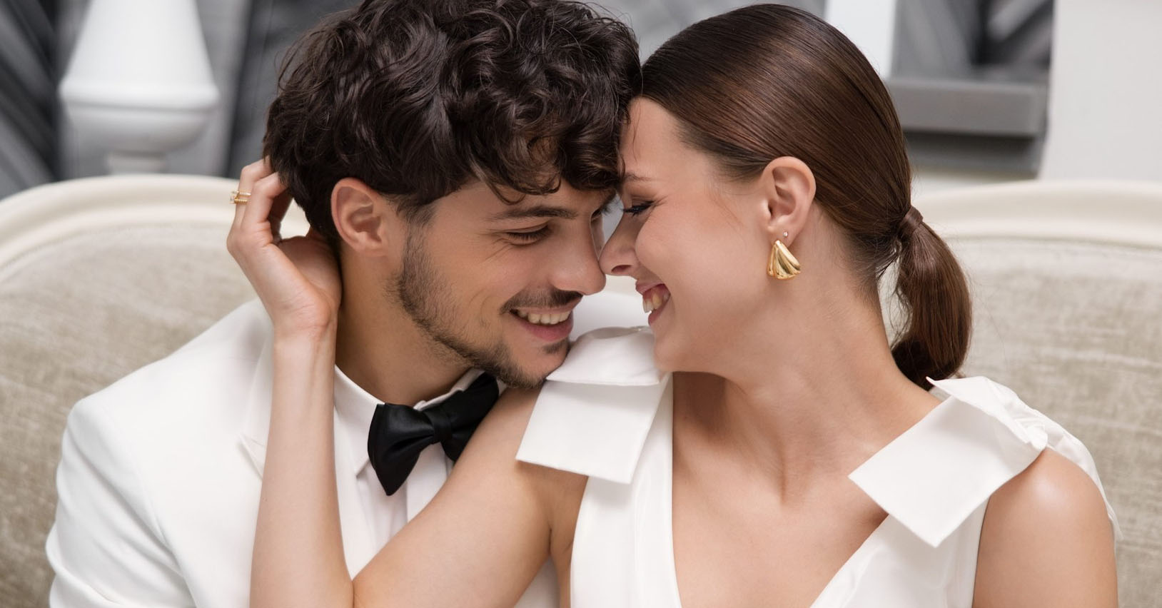 Close-up portrait of a smiling couple at Sala Afrodyta in Warsaw, photographed by wedding photographer Lubov Lisitsa.