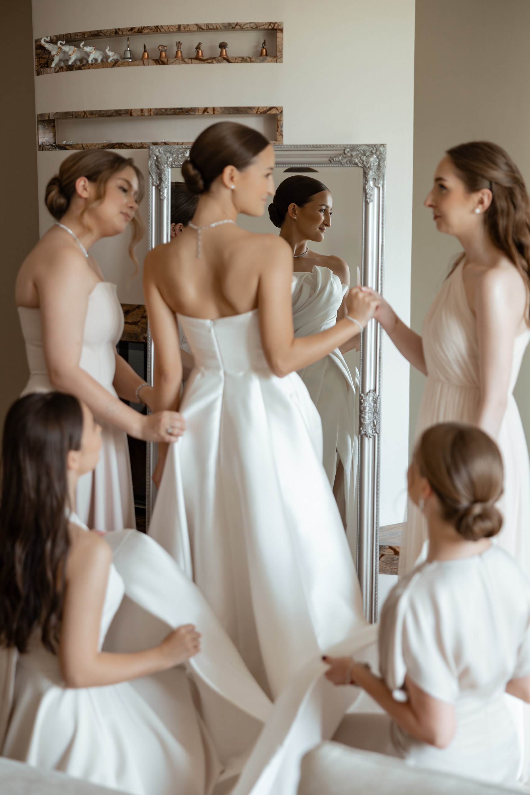 Bride getting ready with her bridesmaids before the wedding, photographed by Warsaw wedding photographer Lubov Lisitsa.