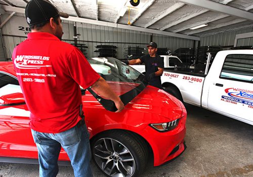 Windshields Xpress technician on-site