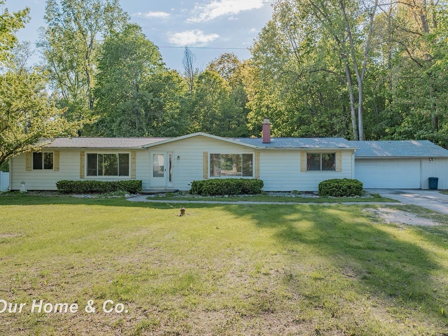 838 S Grey Rd, Midland MI