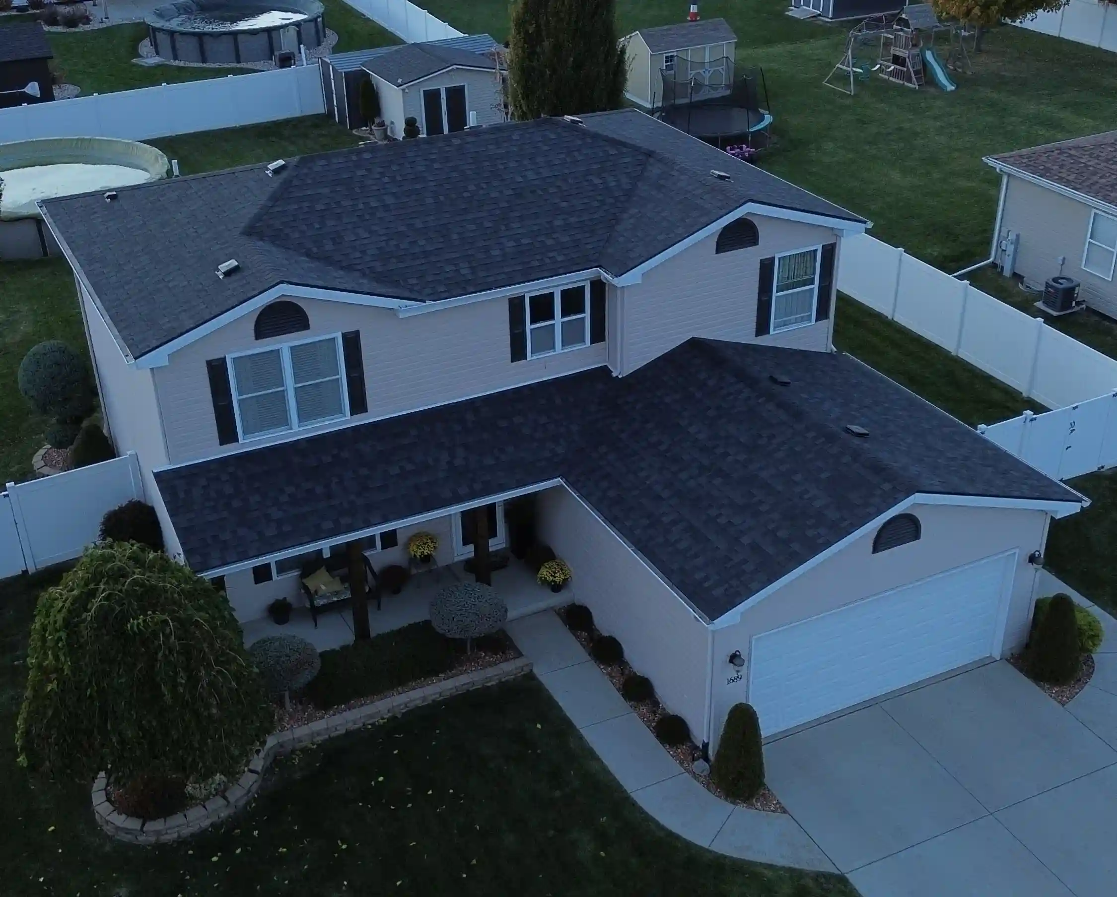 Red Oak Roofwork trailer at Georgetown, TX home for expert roofing inspection service