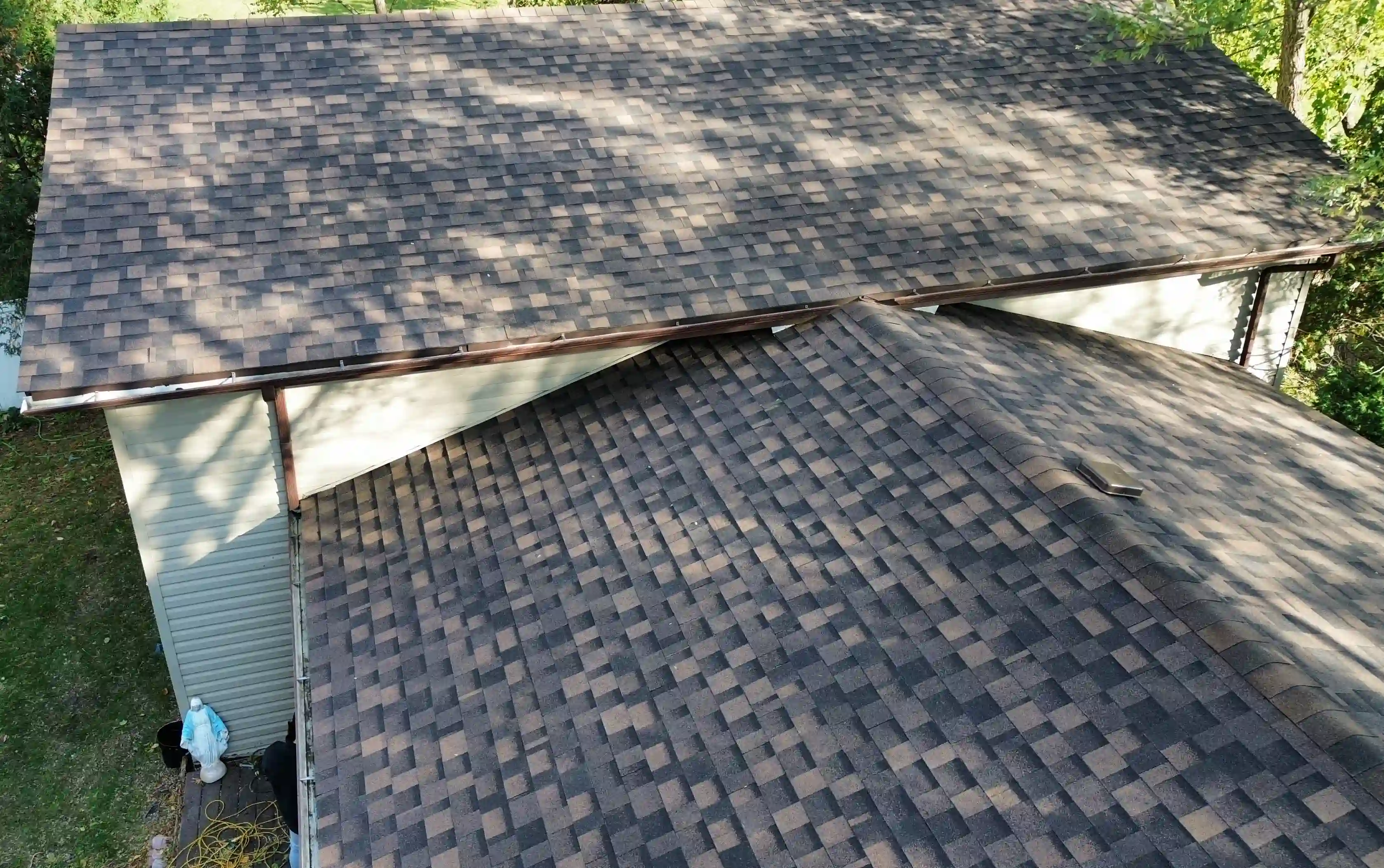 Red Oak Roofwork trailer at Georgetown, TX home for expert roofing inspection service