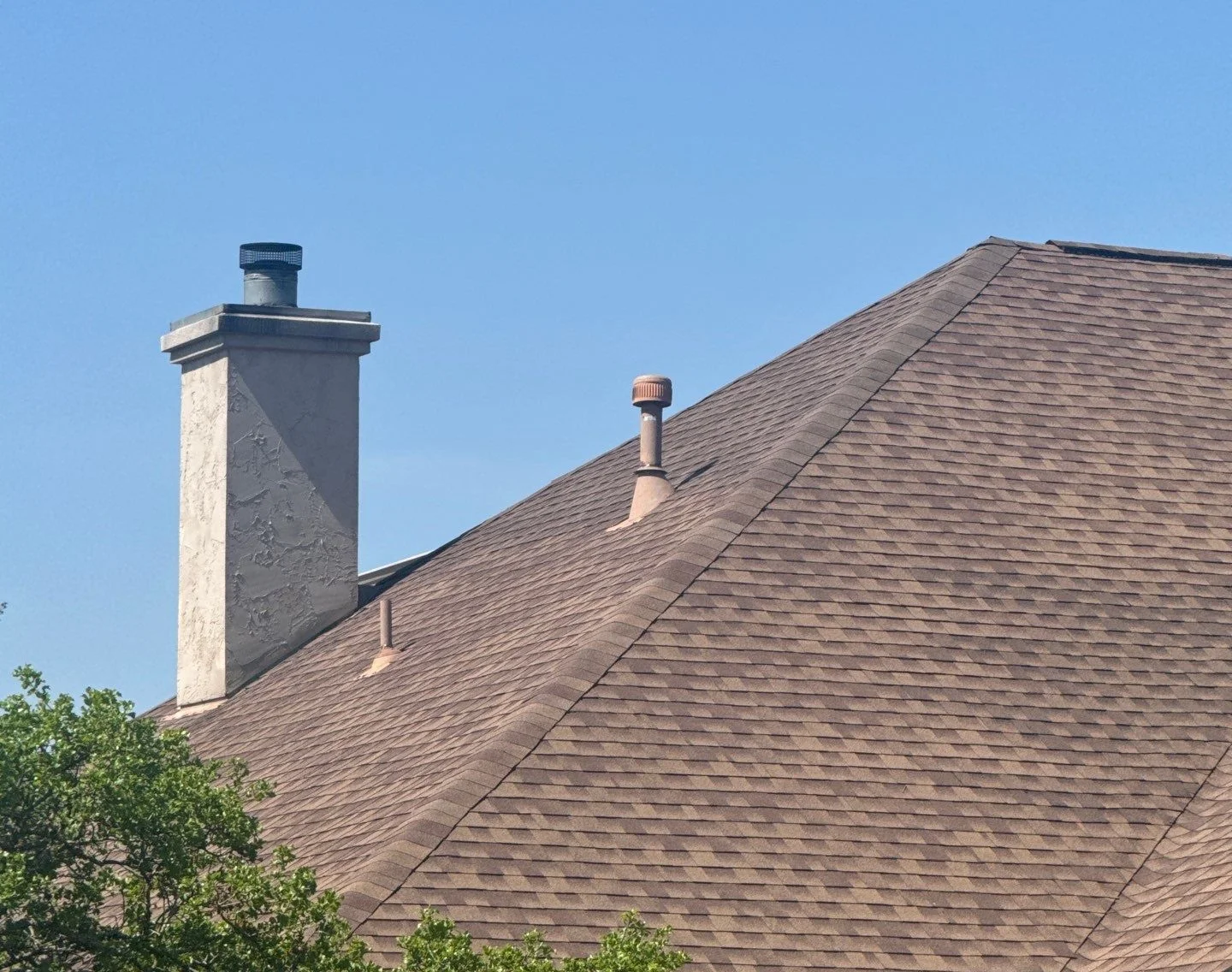 New shingle roof and chimney under clear skies in Round Rock, TX – Red Oak Roofworks